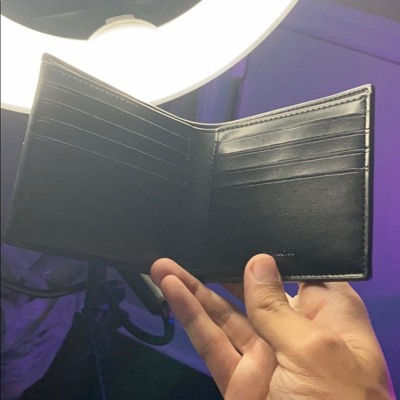 Authentic Coach wallet Bi-Fold - Picture 2 of 2